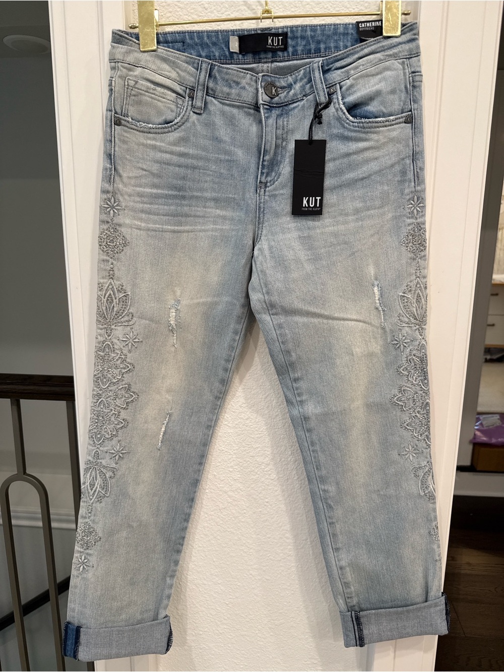 KUT From The Kloth Catherine Boyfriend Jeans Embroidered Distressed Crop NWT - Picture 2 of 5